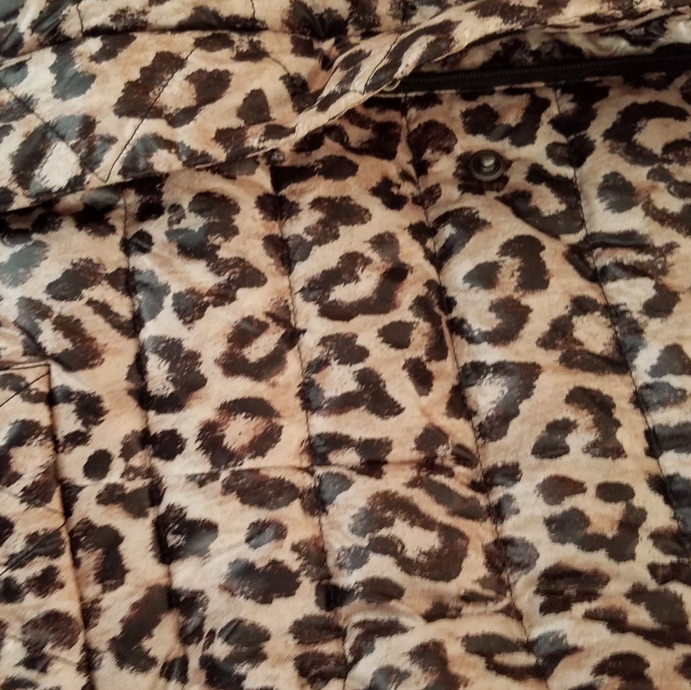 Leopard Print Puffer Jacket - Picture 3 of 4